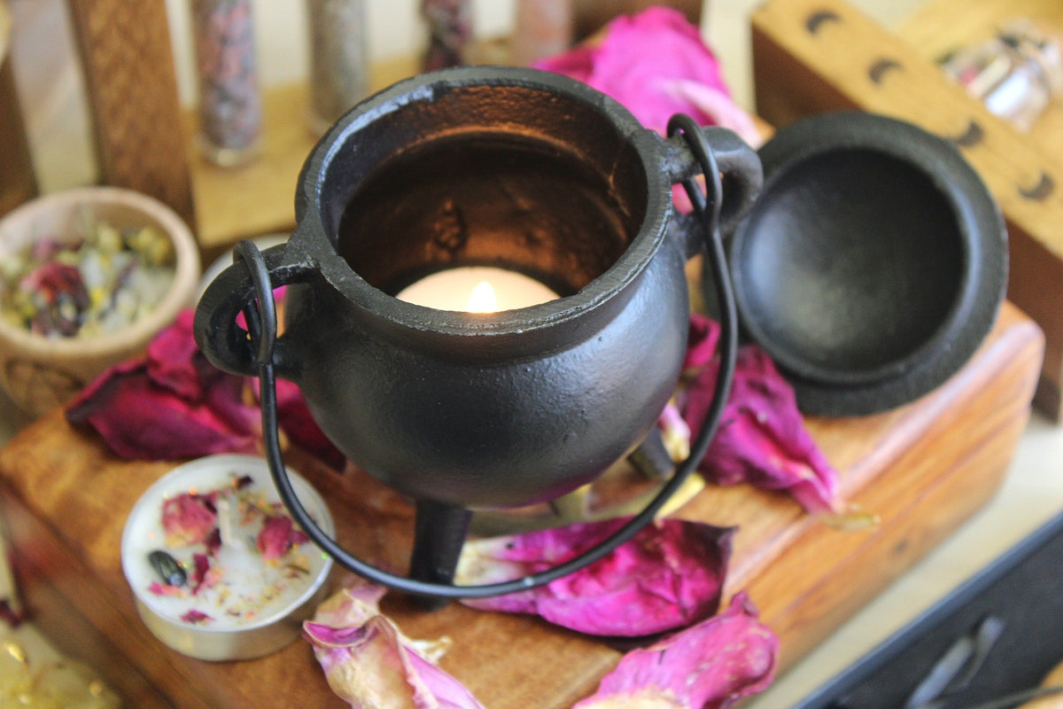 Cast Iron Cauldron – Witchbox