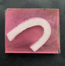 Load image into Gallery viewer, Raspberry &amp; Black Pepper handmade guest soap